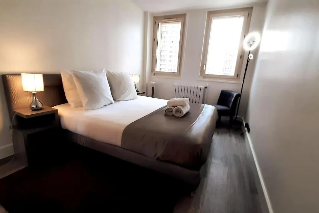 Spacious Apartment In Paris Place Des Fetes
