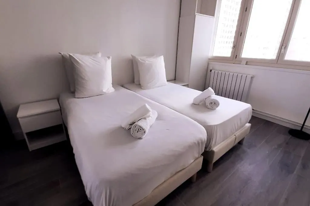 Spacious Apartment In Paris Place Des Fetes 0*,