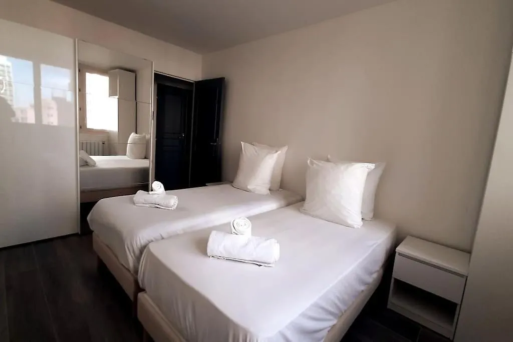 Spacious Apartment In Paris Place Des Fetes